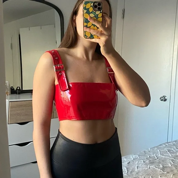 Beginning Boutique “Stay Close Top” - Picture 3 of 6